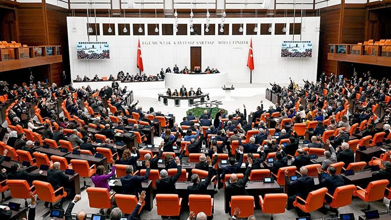 TBMM’de bu hafta gündem yoğun: ‘Çerçeve yasa’ sunulacak, ‘öğrenci affı’ Genel Kurul’da görüşülecek Haber gorseli